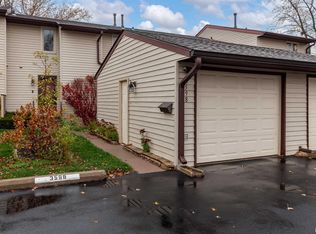 3598 Cedarwood Ct, Bettendorf, IA