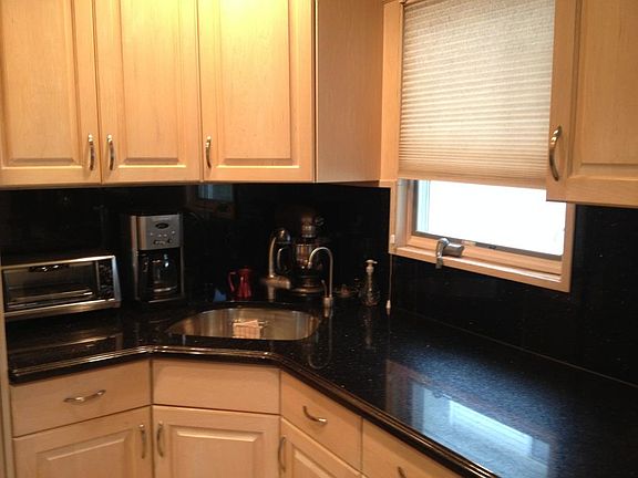 3rd image of 209 Ardmore Ave