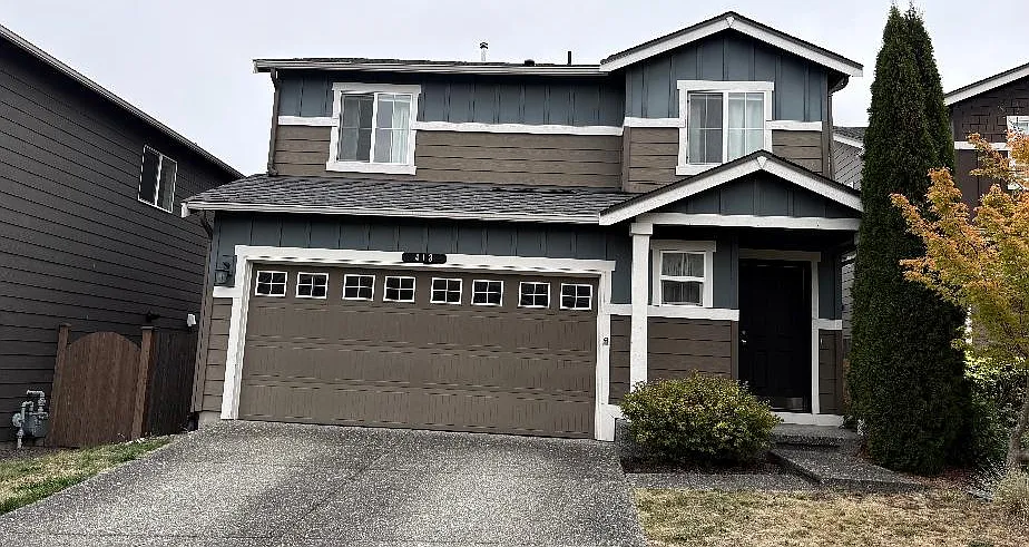 4 bed, 2.5 bath, 2800 sqft, $2,800 — Photo 1