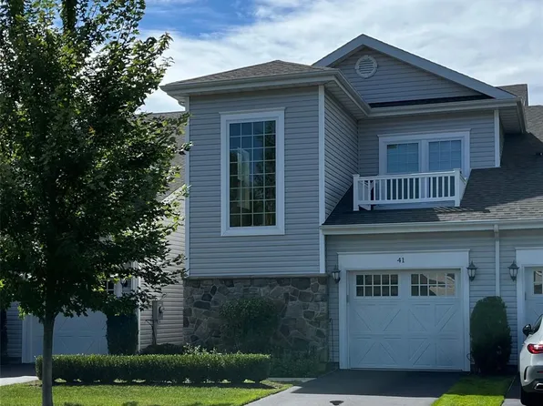 41 Greentree Court, Shirley, NY 11967