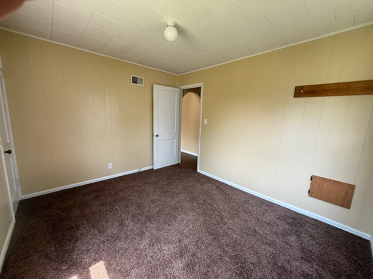 225 Clay St — Photo 6