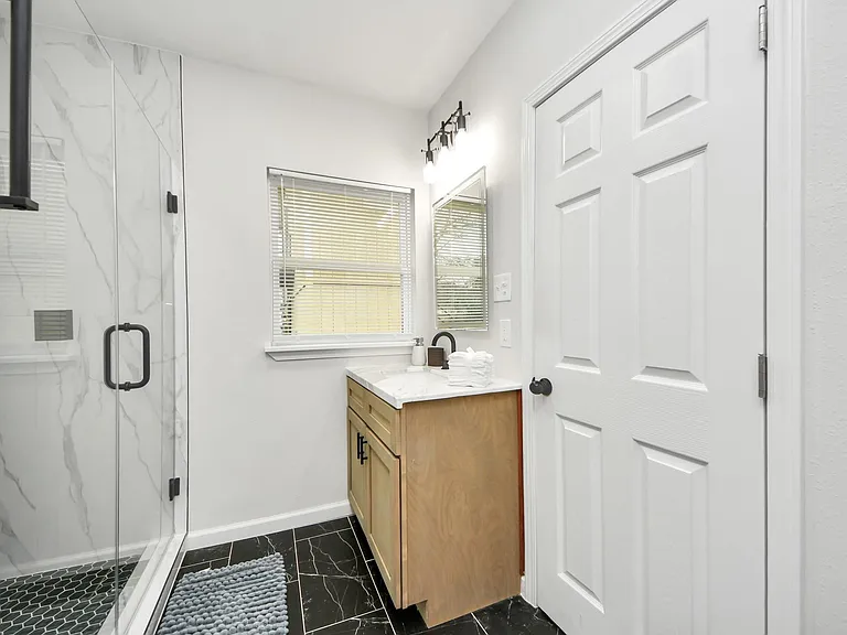 2811 Winbern St — Photo 38