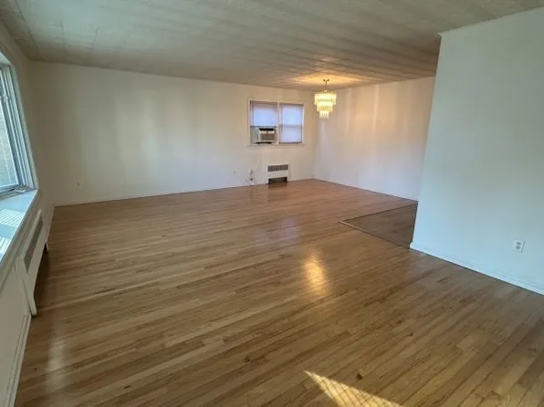 43 Oakwood Ave, Bloomfield, NJ 07003