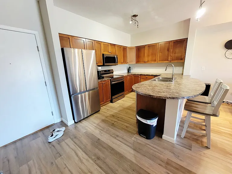 Large, fully equipped kitchen
