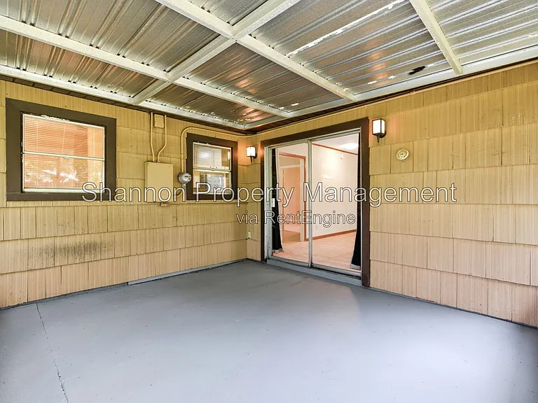 8406 Highcrest Dr — Photo 32