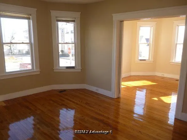 7 Dartmouth St, Worcester, MA 01604