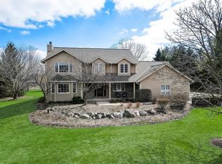 1634 Wolf Run Dr, Richfield, WI 53076