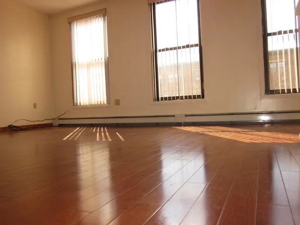 387 South Fifth Street image 2 of 17