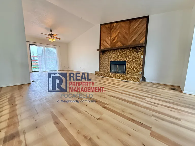 1750 Lancaster St — Photo 8