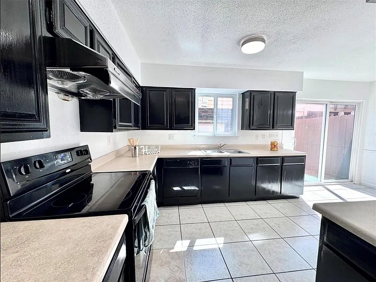 9901 Sharpcrest St #M6 — Photo 8