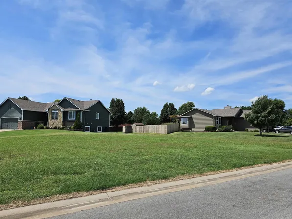 4317 Niblick Dr #607, Winfield, KS 67156