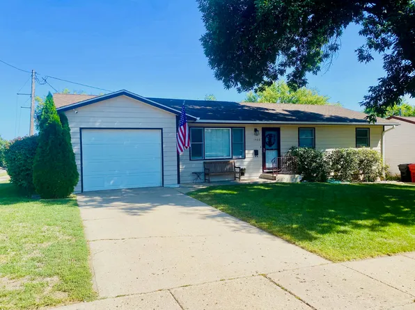 1408 Burleigh St, Yankton, SD 57078