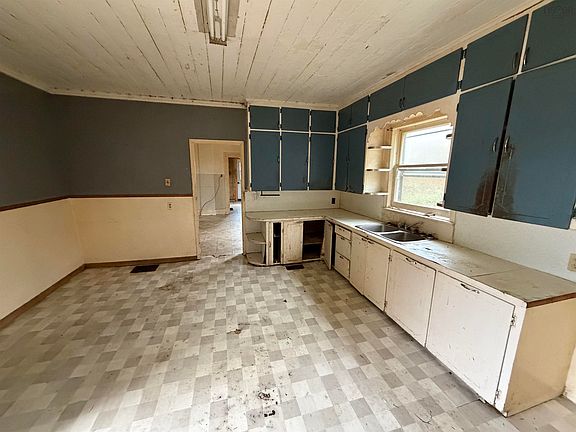 5th image of 569 Pleasant Brook Rd