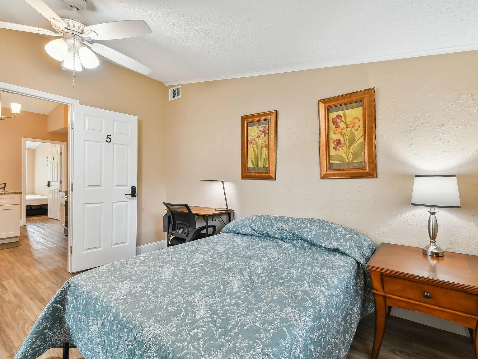 4 bed, 2.0 bath, 1200 sqft, $910 — Photo 1