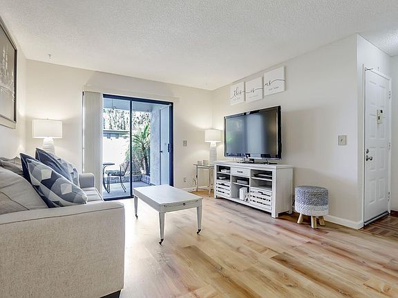 4th image of 1055 N Capitol Ave APT 127