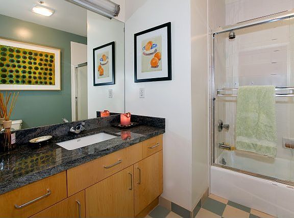 Main-level full bath
