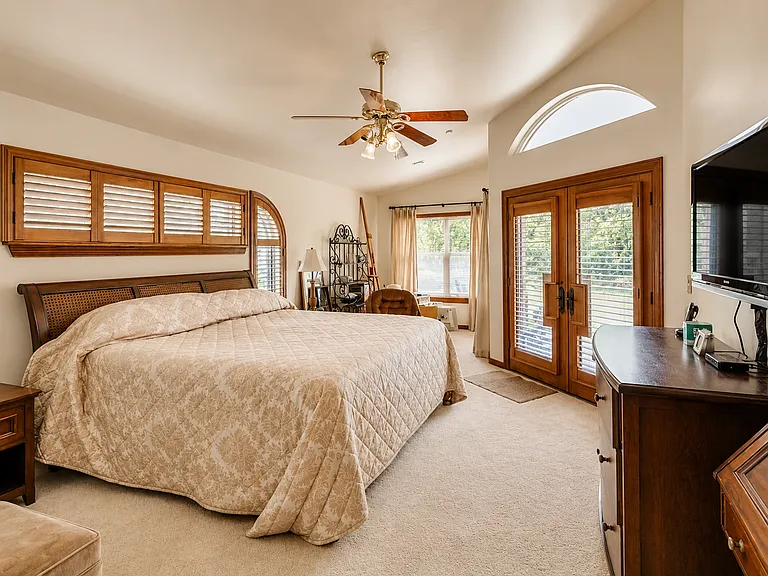 13600 Lake Shore Dr — Photo 15