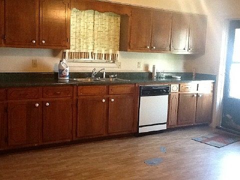 4th image of 102 S McNary St