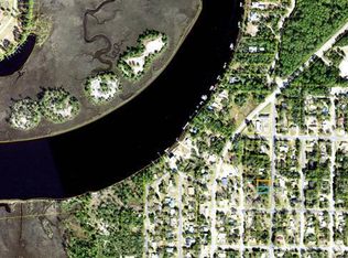 9 NW 9th St, Carrabelle, FL 32322