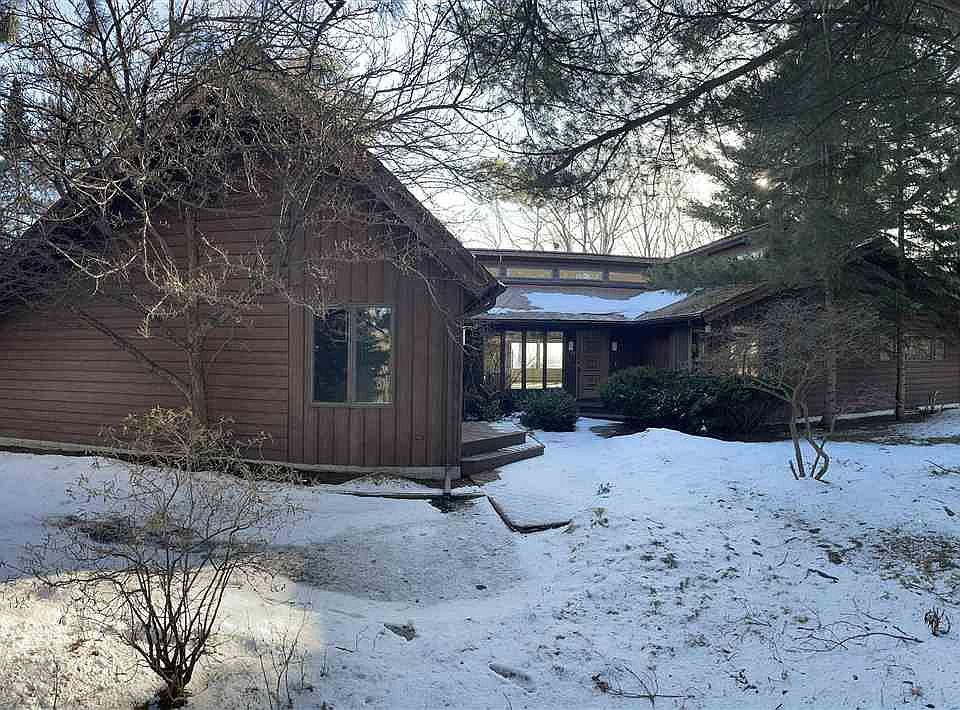 1st image of 13 Marquette Dr