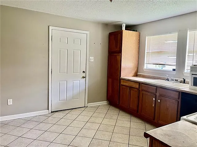914 Compromise St — Photo 13