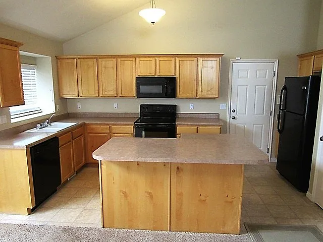 6060 Castle Park Ln — Photo 2
