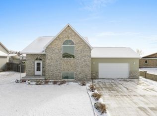 509 5th Ave SW, Surrey, ND 58785