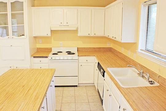 3rd image of 1509 Jasmine Ln