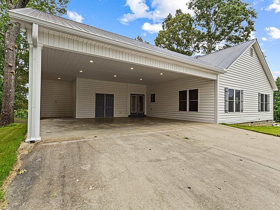3rd image of 286 Angel Dr