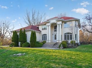 2113 Elgin Rd, Barrington, IL 60010