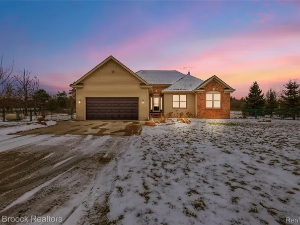 6145 Wildcat Rd, Jeddo, MI 48032