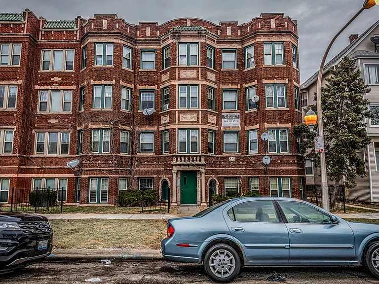 5948 W Superior — Photo 16