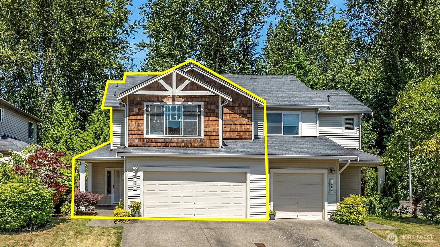 1057 43rd Court NE photo 1