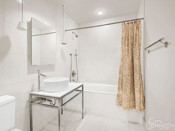 3rd image of 15 Broad St APT 2628