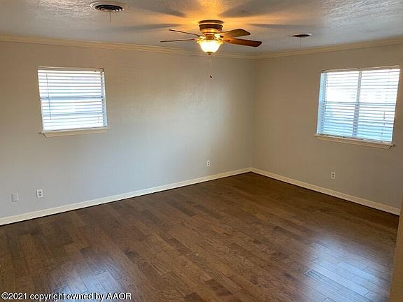 4th image of 1022 Holly Ln