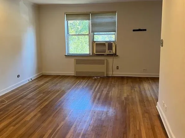 162-41 Powells Cove Boulevard image 3 of 12