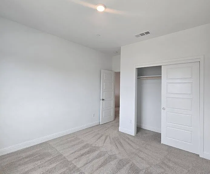 2320 S Claremont Ave — Photo 36