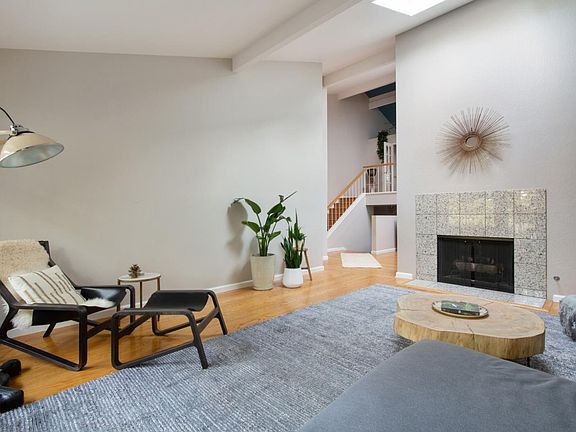 2nd image of 146 Sand Hill Cir