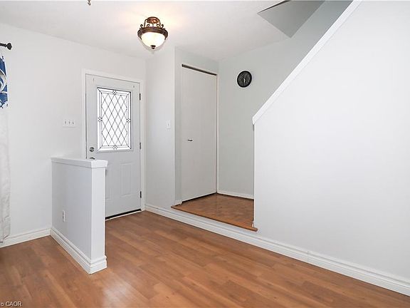 3rd image of 10 Balfour Cres