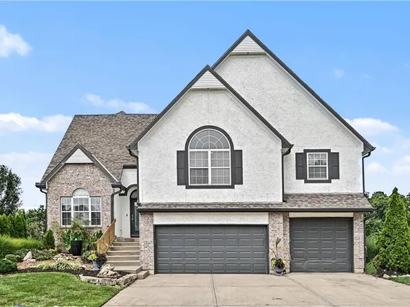 8718 Ridgeway Ct, Kansas City, MO 64138