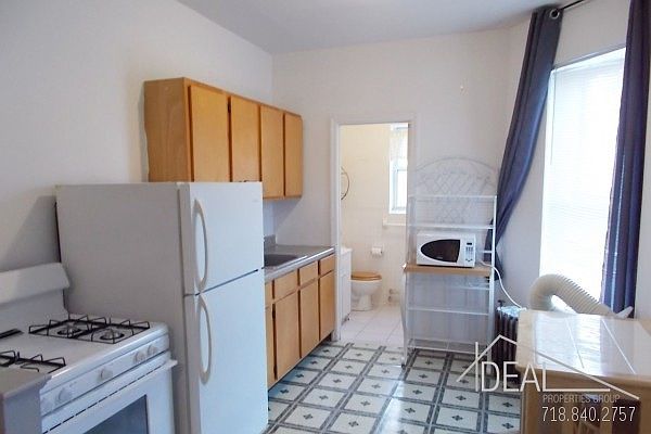 2nd image of 721 Union St APT 4R