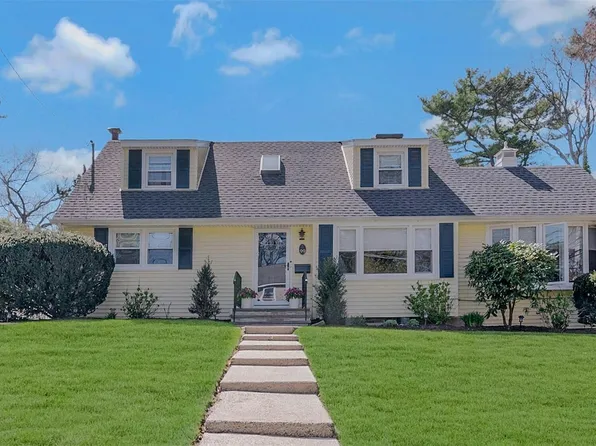 99 Fort Hill Road, Huntington, NY 11743