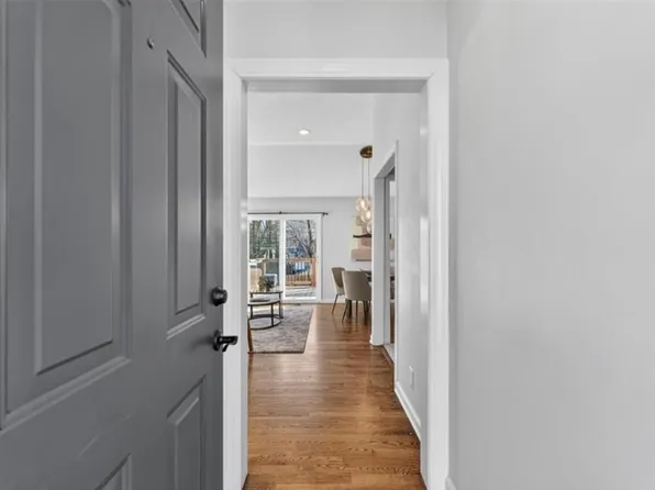 5109 W 71st St, Prairie Village, KS 66208