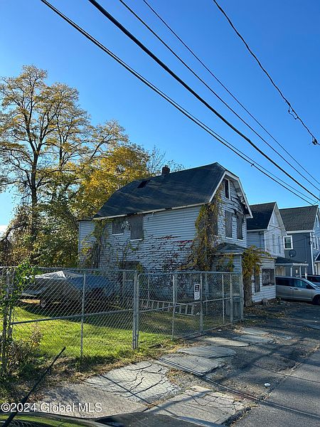 2nd image of 543 Mumford Street