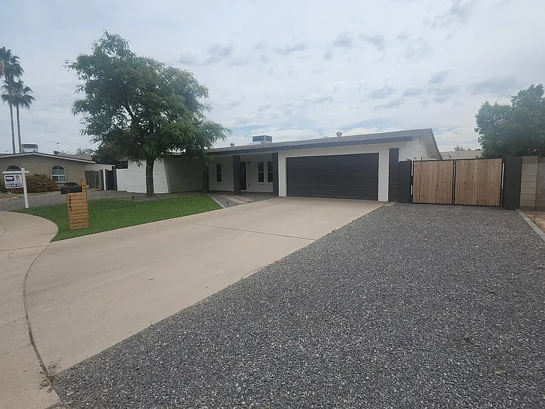 2267 E Caballero Cir — Photo 2