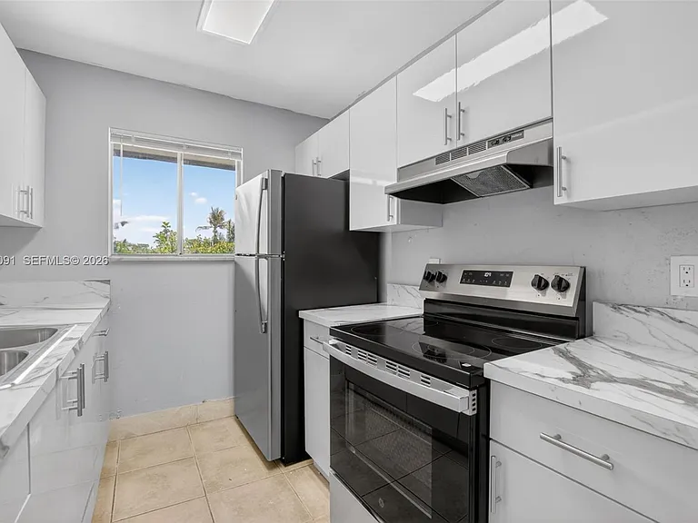 2201 Catherine Dr #3 — Photo 5
