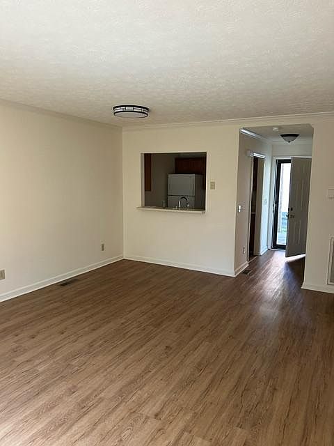 2nd image of 401 Forrest Ave APT I