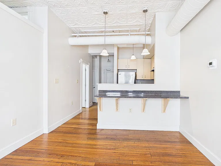 121 W Broad St #404 — Photo 8