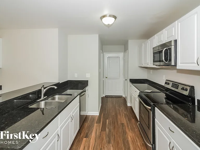 7650 Charstone Dr — Photo 6