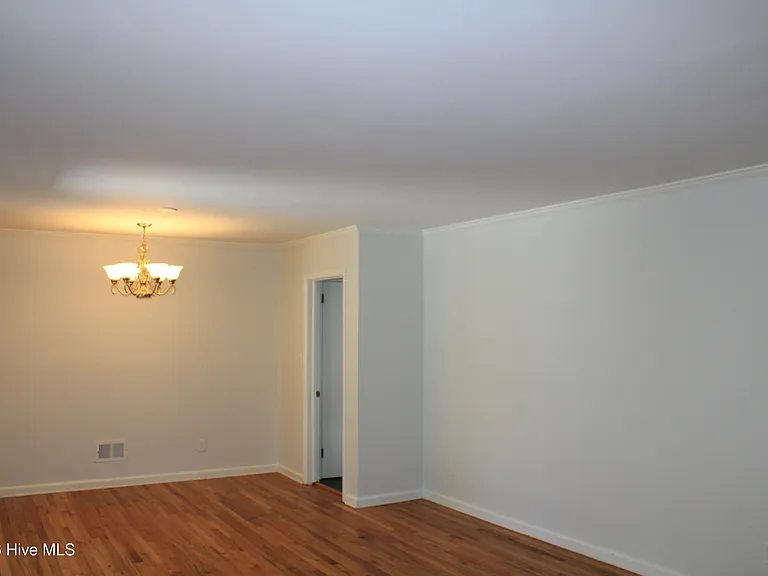 916 Stanton Dr — Photo 14